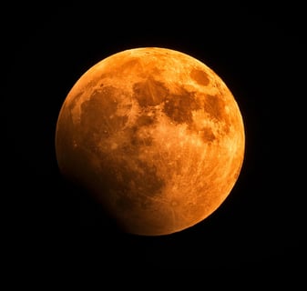 Picture of a lunar eclipse by George Desipris 