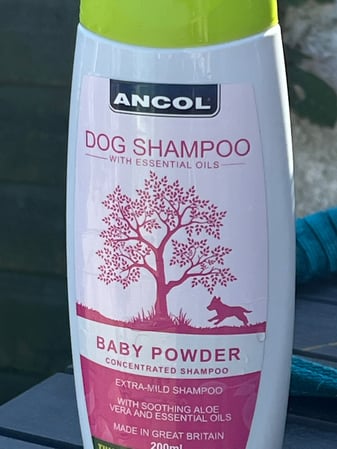 Bottle of Ancol Baby Powder Scent Dog Shampoo with a clean, fresh design