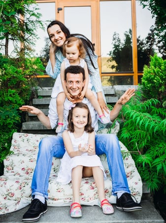 family-photo-retouching-background-enhancement