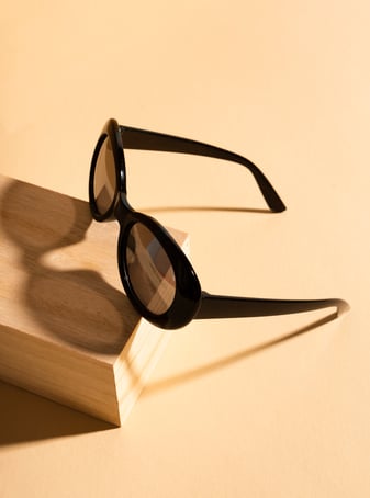product-photo-editing-adding-shadows-for-reflections