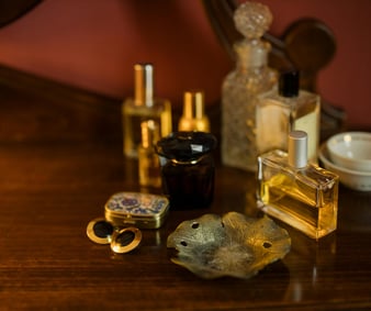 "Shop Luxury Perfumes"