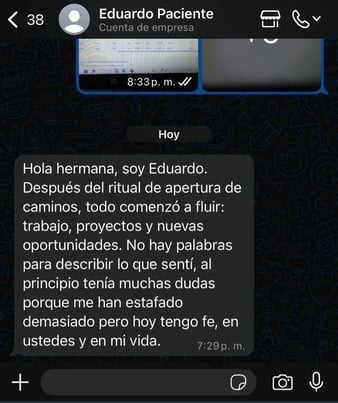 Testimonio escrito de Eduardo destacando la conexión espiritual y los resultados de su consulta con la Bruja Samara.
