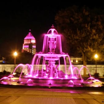 Fontaine de Tourny en rose.