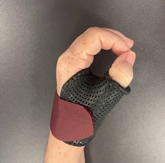 Órtese para rizartrose com mais suporte, mantendo funcionalidade