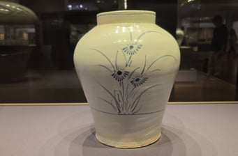 Joseon orchid design jar
