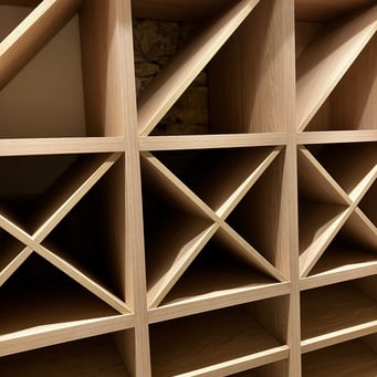Commode pour ranger le vin faite par Laroux Menuiserie