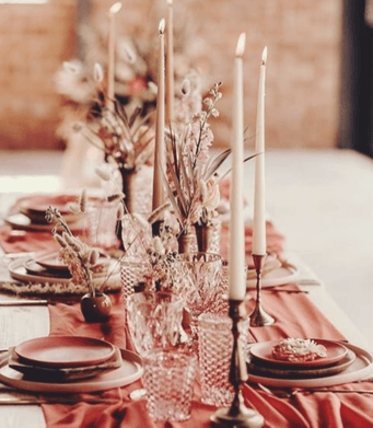 La décorations de cette, est pour un mariage en extérieurs fait par l'agence Décorations de Mariage.