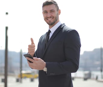 Businessman-smiling-and-thumbs up