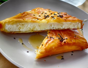 Filo Pastry stuffed with fetta cheese شرائح الجلاش المحشوة بالجبن الأبيض