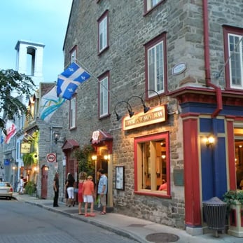 Coin St-Louis et Ste-Ursule.