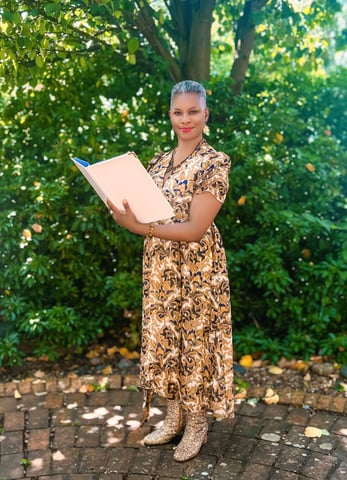 Dionne Roberts - The Civil Celebrant .UK
