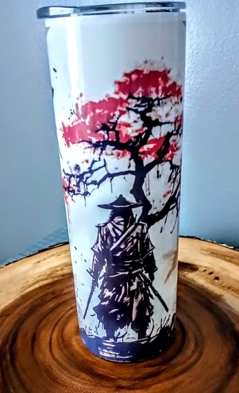 A white stainless steel tumbler featuring a traditional samurai under a cherry blossom tree 