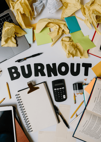 bureau en désordre burn out