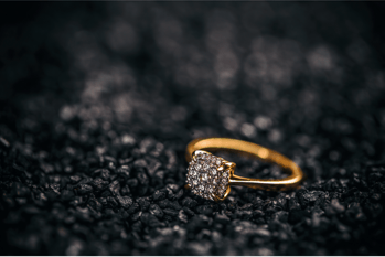 a diamond ring .