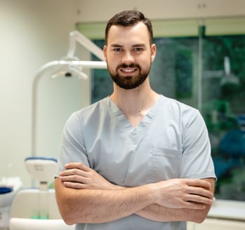 gydytojas implantologas panevėžyje