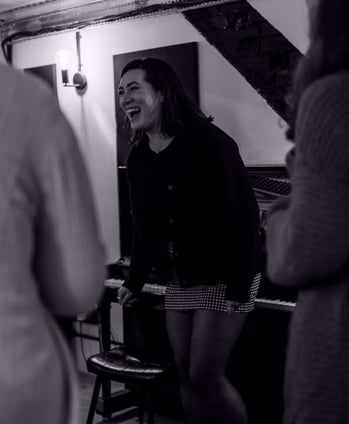 lo barnes vocal coaching at the singing club, margate. photo by ryan hayes-herbert, 2025.