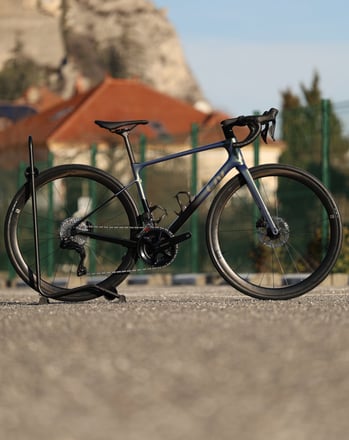 Vélo bike corner avec vue sur la citadelle de sisteron 