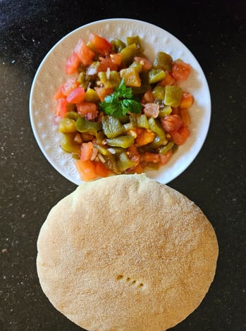 salade méchouia proivrons tomates grillées et oignons