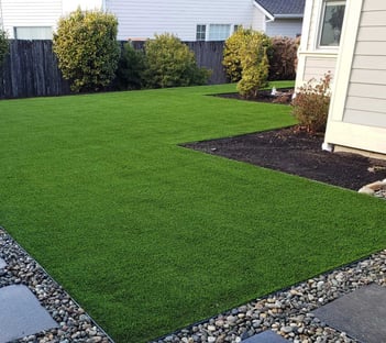 Artificial turf installation in Menlo Park with clean drainage and pet-friendly layout