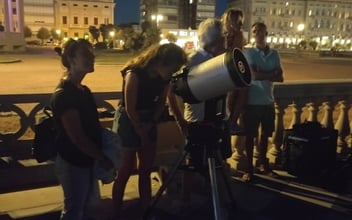 Terrazza Mascagni. Sig.ra per la prima volta osserva Saturno e come tutti ne rimane meravigliatia