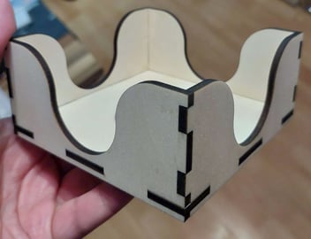 Holzhalterung für Untersetzer oder ähnliches