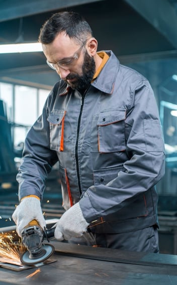 Rongzhiyue: Workers with protective wear