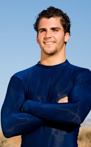 Rongzhiyue: Man in blue long-sleeve activewear