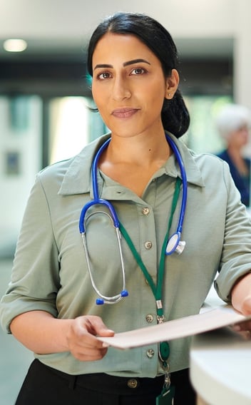 Rongzhiyue: Woman in medical uniform