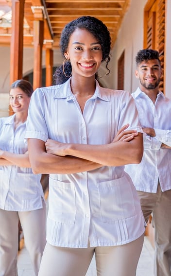 Rongzhiyue: Three people in white uniforms