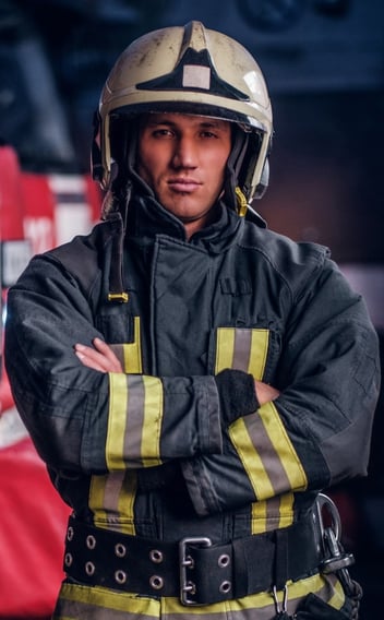 Rongzhiyue: Firefighter in uniform