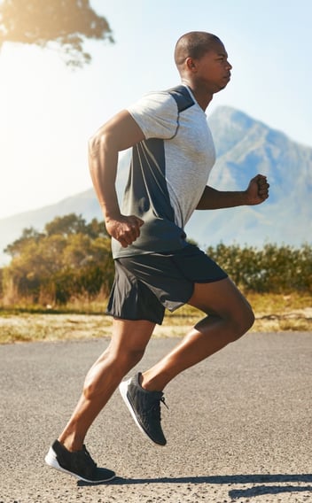 Rongzhiyue: Man in sportswear exercising outdoors