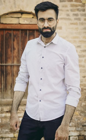 Rongzhiyue: Man in formal black dotted white shirt