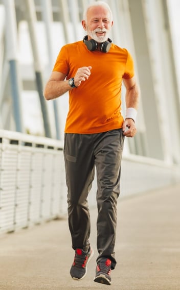 Rongzhiyue: Older man in sportswear running outdoors