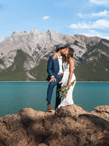 Couple eloping at Lake Minnewanka in banff