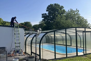 nettoyage abri de piscine
