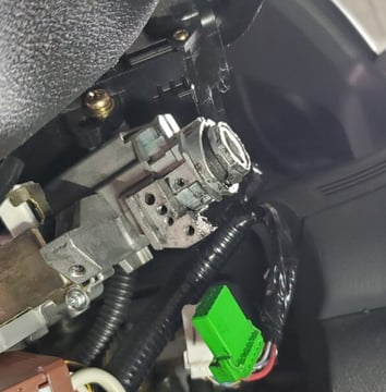 Butuc de contact auto demontat, folosit la reparații de sistem de pornire