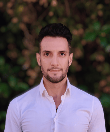 Néstor Jarque experto en peritaje forense y ciberseguridad, brindando soluciones digitales seguras