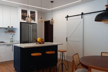 cozinha ampla com despensa e copa
