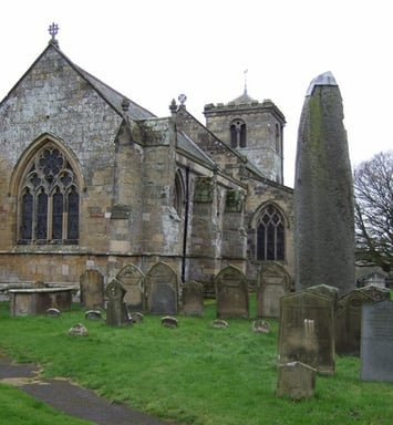 by-sa/2.0>,Rudston Monolith and All Saints Church by JThomas, CC BY-SA 2.0 <https://creativecommons.org/licenses/ via Wikimed