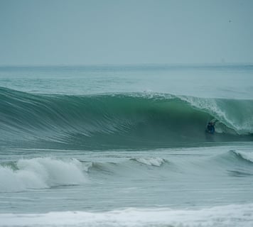 La Pepona inside the wave