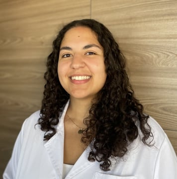 a woman in a white shirt and a white shirt