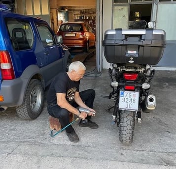 HOG rider in Mostar helping me with chain problems