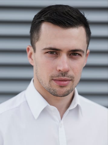 headshot-photo-retouching-skin-tone-enhancement
