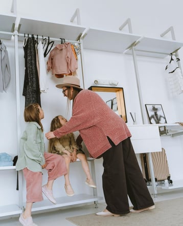 maman et enfants qui se prépare
