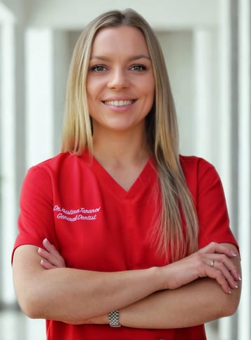 Dr. Kristina Taranov – cosmetic and restorative dentist in Naples FL, expert in veneers and smiles