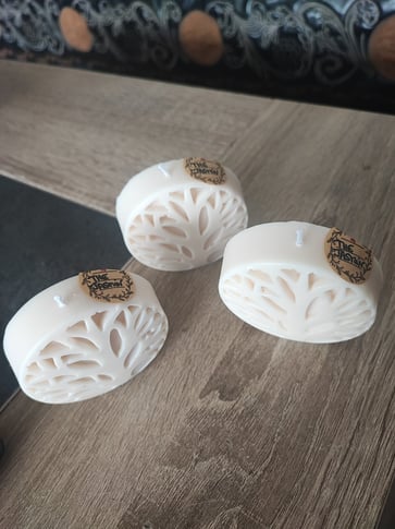 3 Bougies beige moulée représentant un arbre de vie