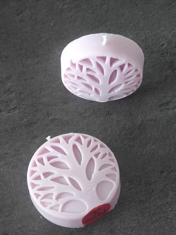 2 Bougies violettes moulée représentant un arbre de vie