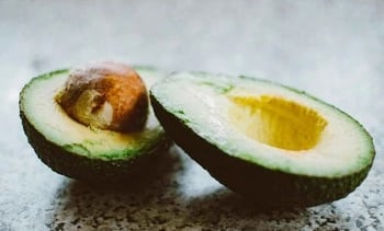 sliced-avocado-on-table