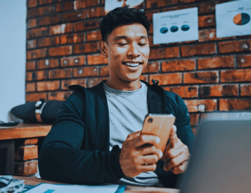 Bankeaz | Young migrant opening a B-Free account