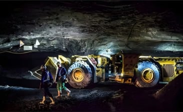 pojazd górniczy w kopalni, służący do ładowania urobku